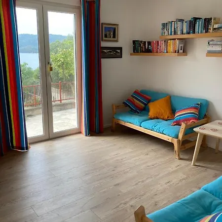 Spacious Seaside House Nyaraló *