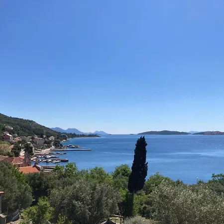Spacious Seaside House * Kučište