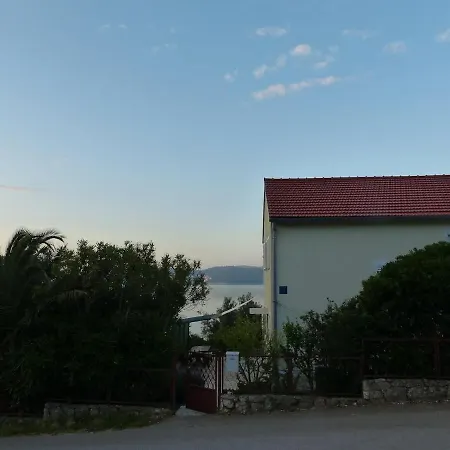 Spacious Seaside House Kučište