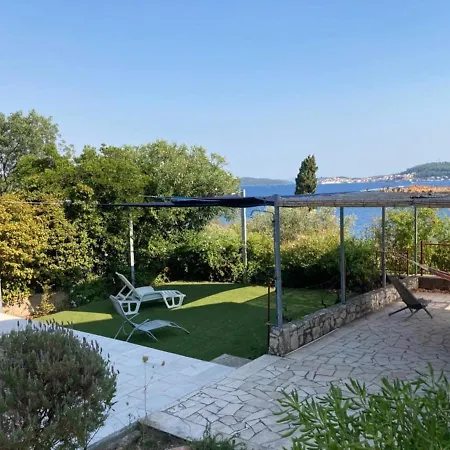 Spacious Seaside House Nyaraló Kučište