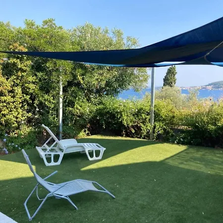 Spacious Seaside House Nyaraló Kučište